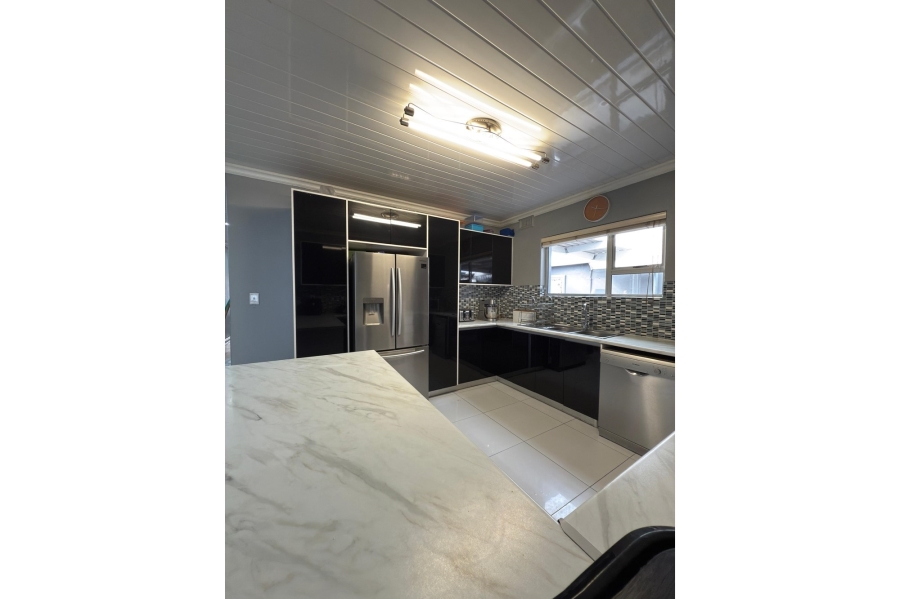 2 Bedroom Property for Sale in Kensington Western Cape